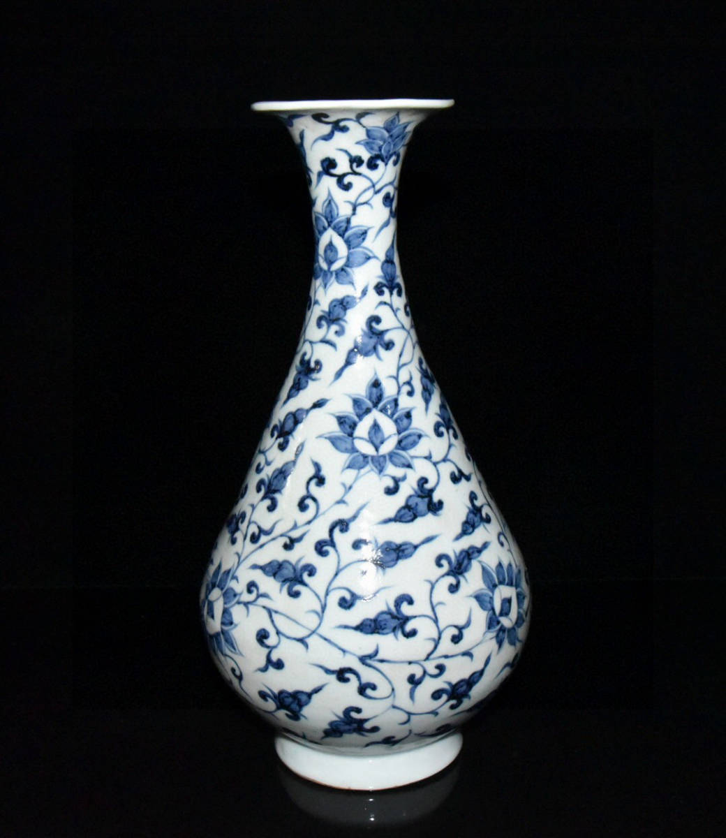 超高品質で人気の 玉壺春瓶 花卉紋 纏枝花 青花 【超珍館蔵】元 置物 ...