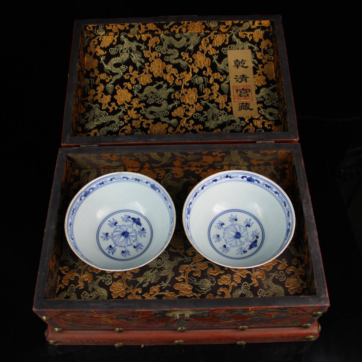 売れ筋新商品 大清乾隆年青花人物故事紋水洗陶磁器 装飾品 現代工芸品
