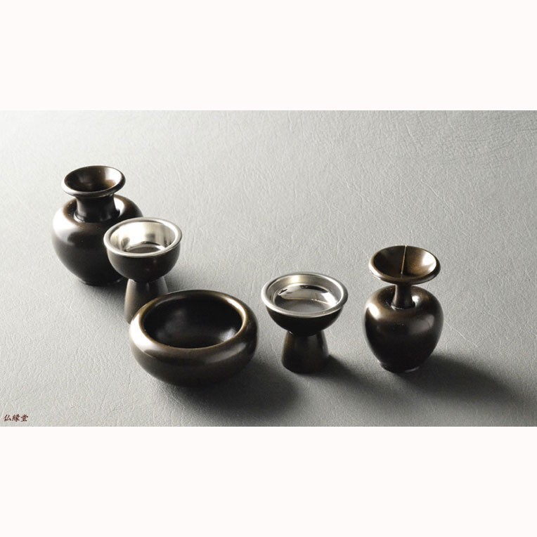 国産仏具【高級京仏具:晴明(せいめい)宣徳色3.0寸 5具足セット】 国産仏具【高級京仏具:晴明(せいめい)宣徳色3.0寸 5具足セット】