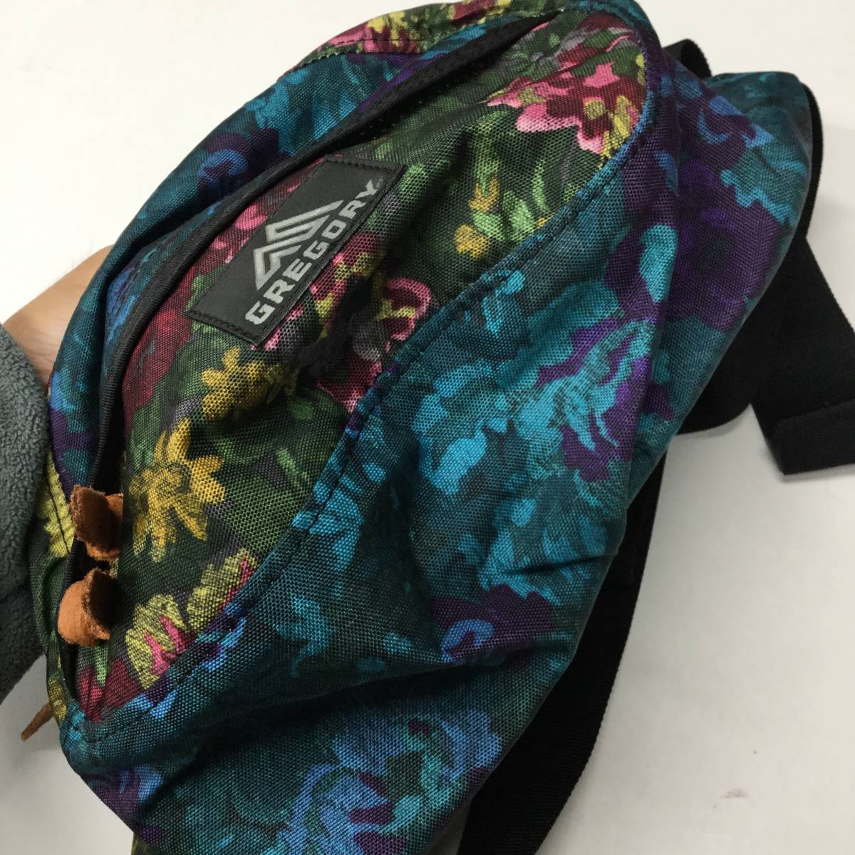 グレゴリー テールメイトXS 花柄 ボディバッグ タペストリー グレゴリー テールメイトXS 花柄 ボディバッグ タペストリー