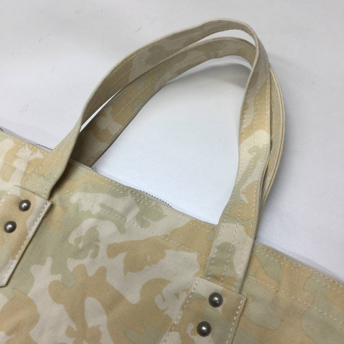  confidence Saburou canvas tote bag Atom pattern white camouflage fastener attaching 