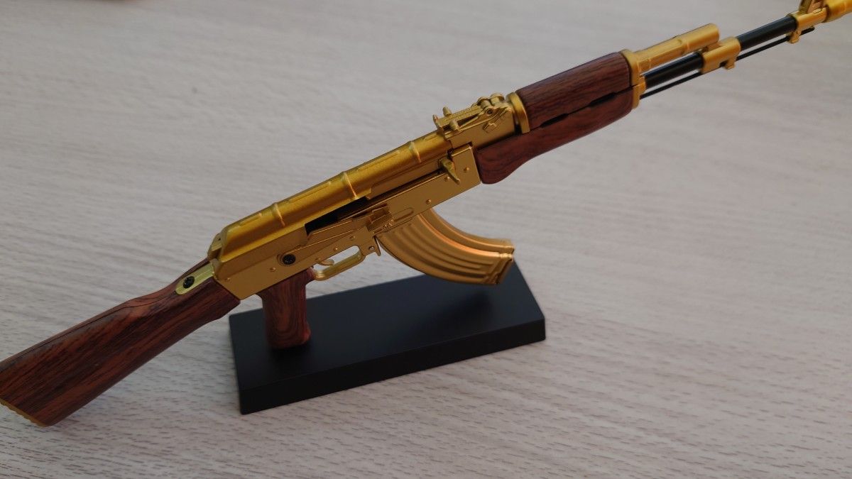 精巧1/3スケール AK47 ミニチュアライフル ゴールド ミリタリー モデル