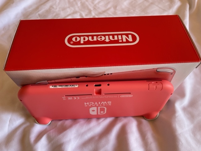 【美品】ニンテンドースイッチライト コーラル ピンク Nintendo Switch Lite 箱 ACアダプタ付き 動作確認品 【1円スタート】
