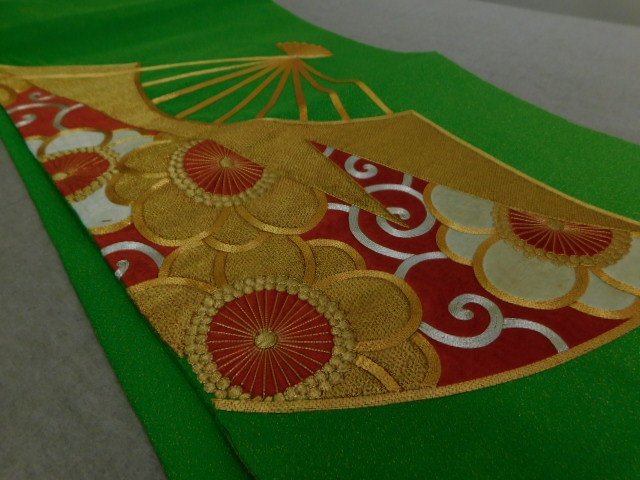 〔楽布特選〕P20847　重厚な綴れに手刺繍振袖用丸帯　未使用仕立て上がり品　オークション　ｔ_画像4