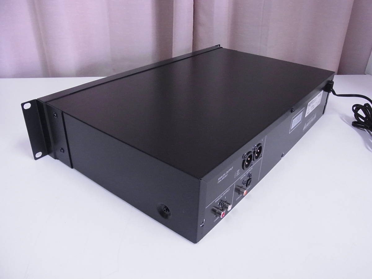 日本未発売】 TASCAM CDプレーヤー 業務用 SD SDHCカード USBメモリー対応 CD-200SB