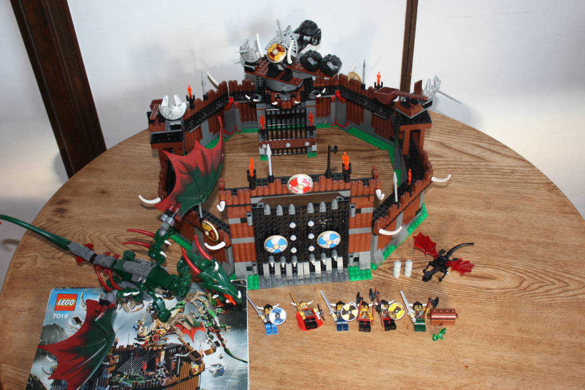 Yahoo!オークション - レゴ LEGO 7019 バイキングと巨大ドラゴンの激戦