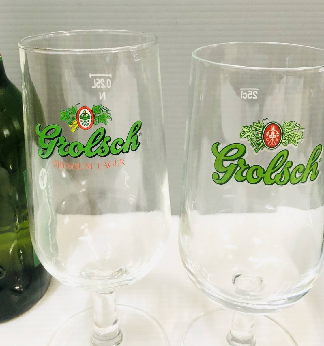 非売品　オランダ　No１ Beer grolsch　グロルッシュ　オリジナル脚付きグラス　2type２個セット　サイズ１６.８cmと１６.３cm_画像2