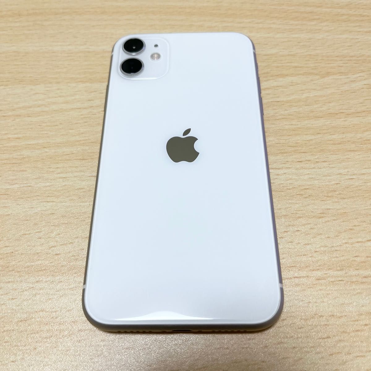 iPhone11 ホワイト〈美品〉※付属品要確認 - fundacionatenea.org