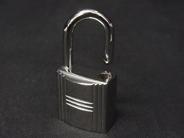 エルメスカデナ黒シルバー美品
