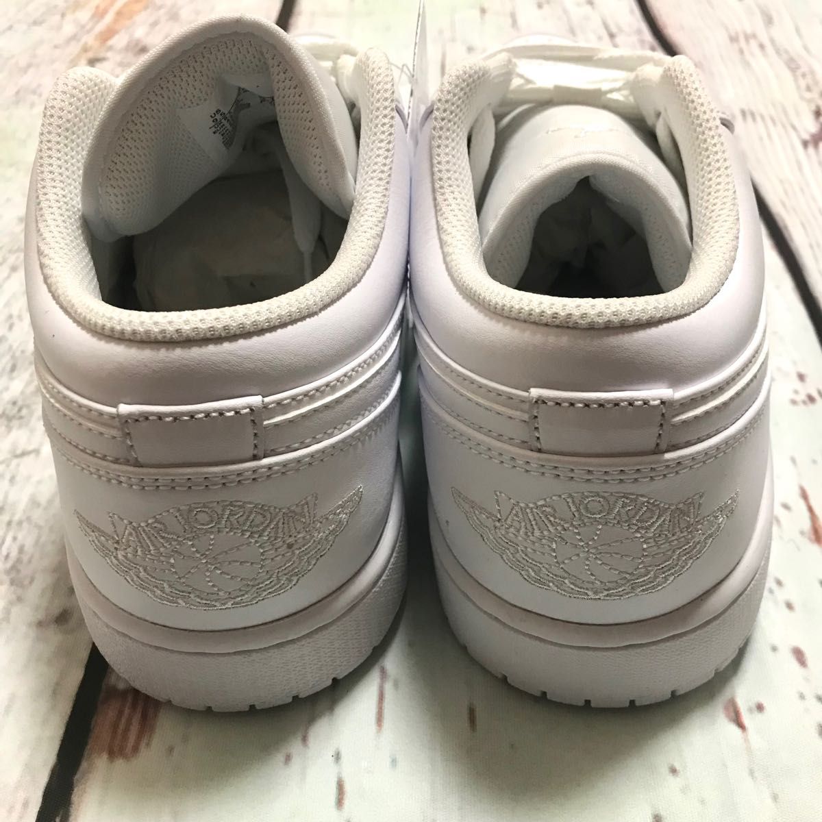 新品未使用】NIKE AIR JORDAN 1 LOW トリプルホワイト 553558-136