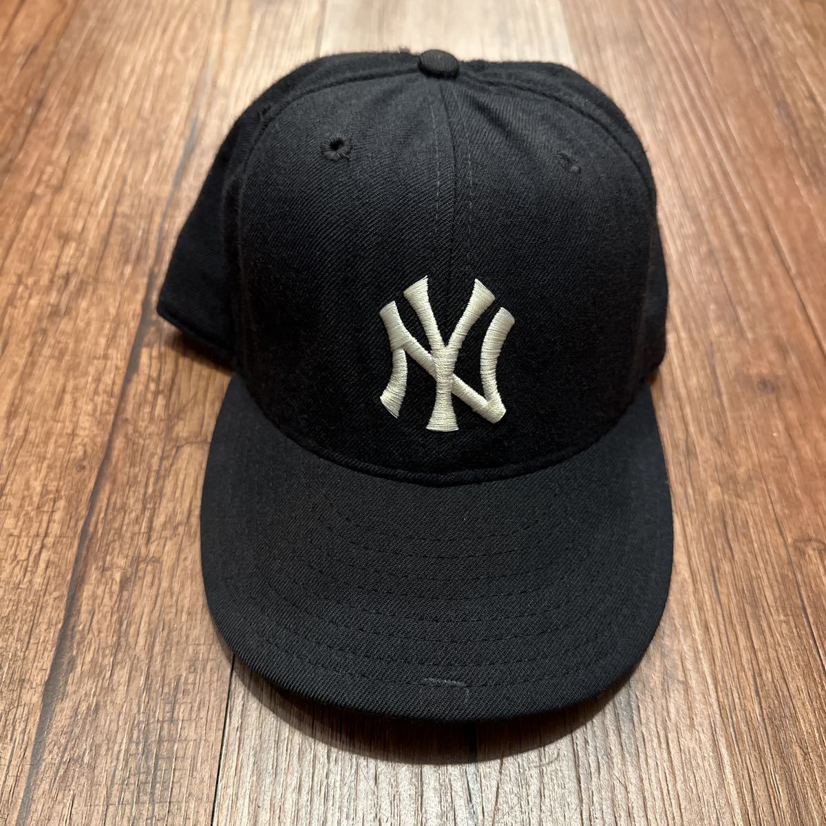 2022公式店舗 ニューエラ yankees newyork newera 90s ヤンキース つば裏グレー　帽子 1/4 7 ベースボールキャップ ニューエラ