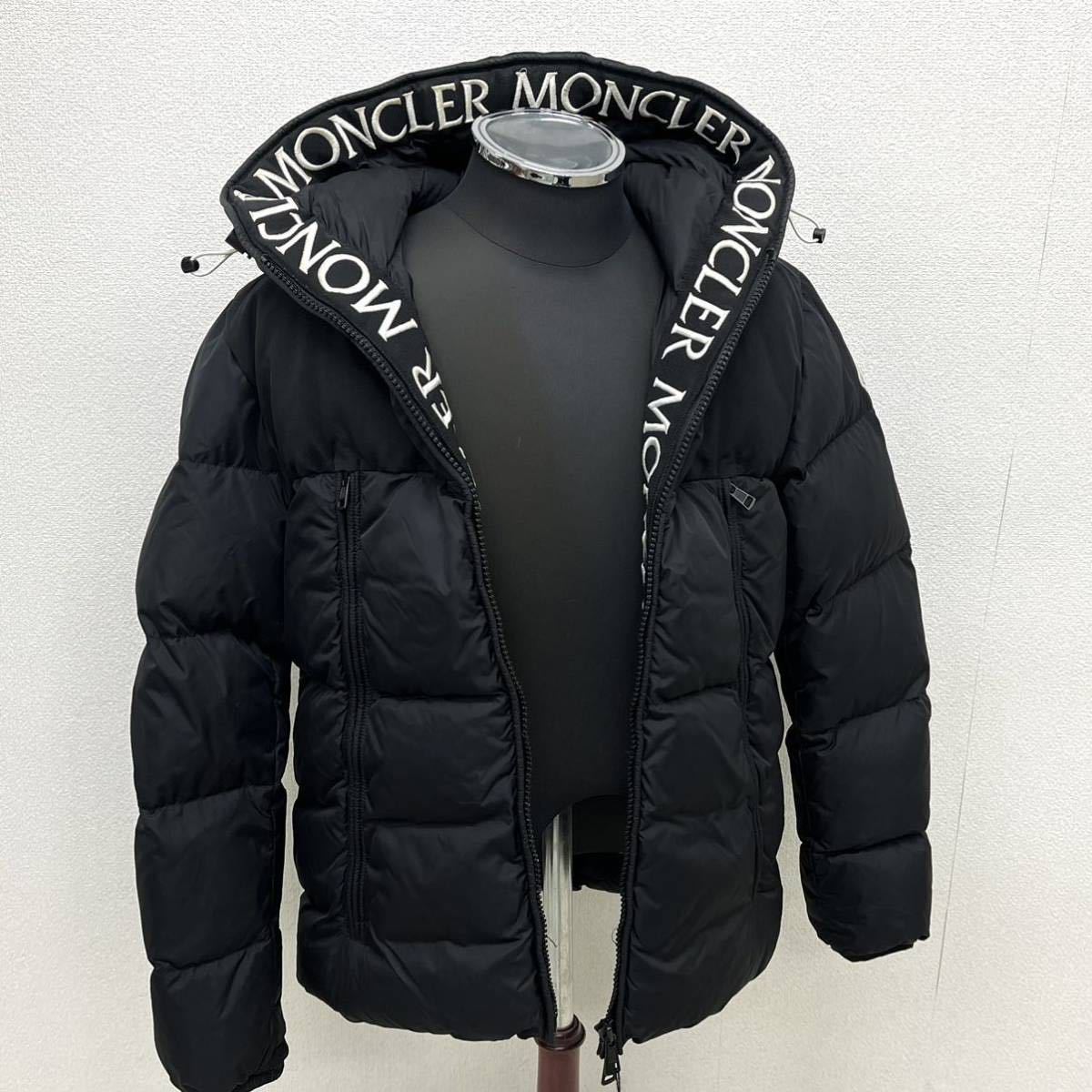 タグ付き MONCLER モンクレール MONTCLAR モンクラー テープロゴライン 袖ワッペン フード付き ダウンジャケット メンズ  41320-85-68352