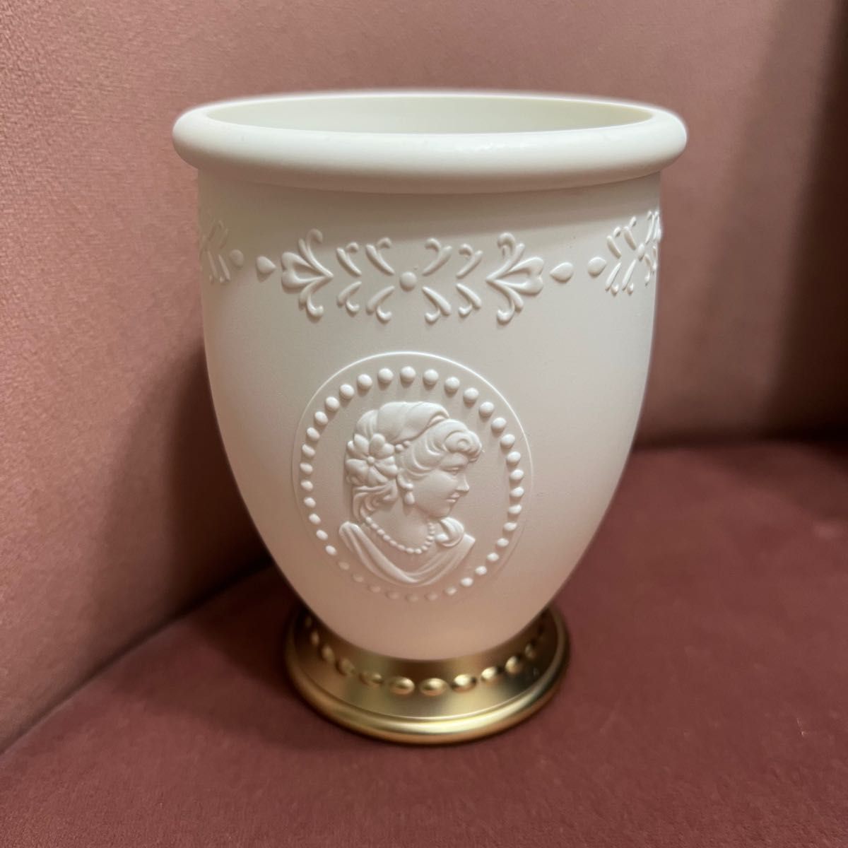 良好品】 【激レア】ラデュレ 陶器 ブラッシュホルダー 箱付き