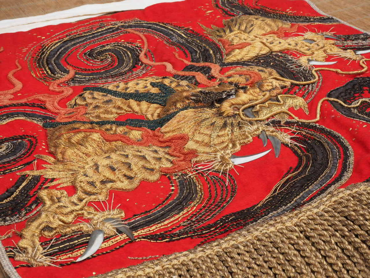 Yahoo!オークション - 古い化粧廻し 赤地に龍の金襴刺繍 大相撲 Yahoo!オークション - 古い化粧廻し 赤地に龍の金襴刺繍 大相撲