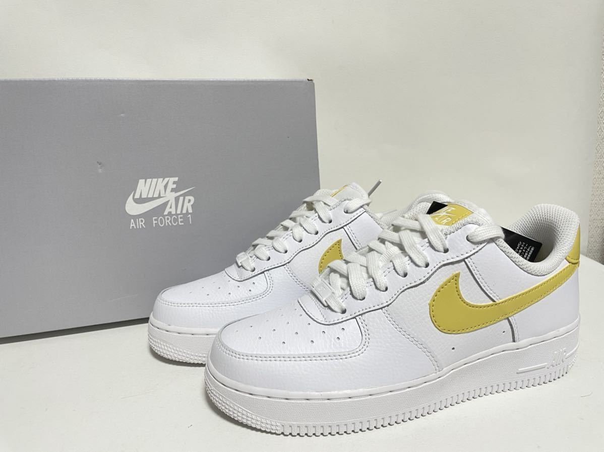 【送料無料】【新品】ウィメンズ28㎝　NIKE WMNS AIR FORCE 1 ’07 ナイキ ウィメンズ エア フォース1  ホワイト/サターンゴールド