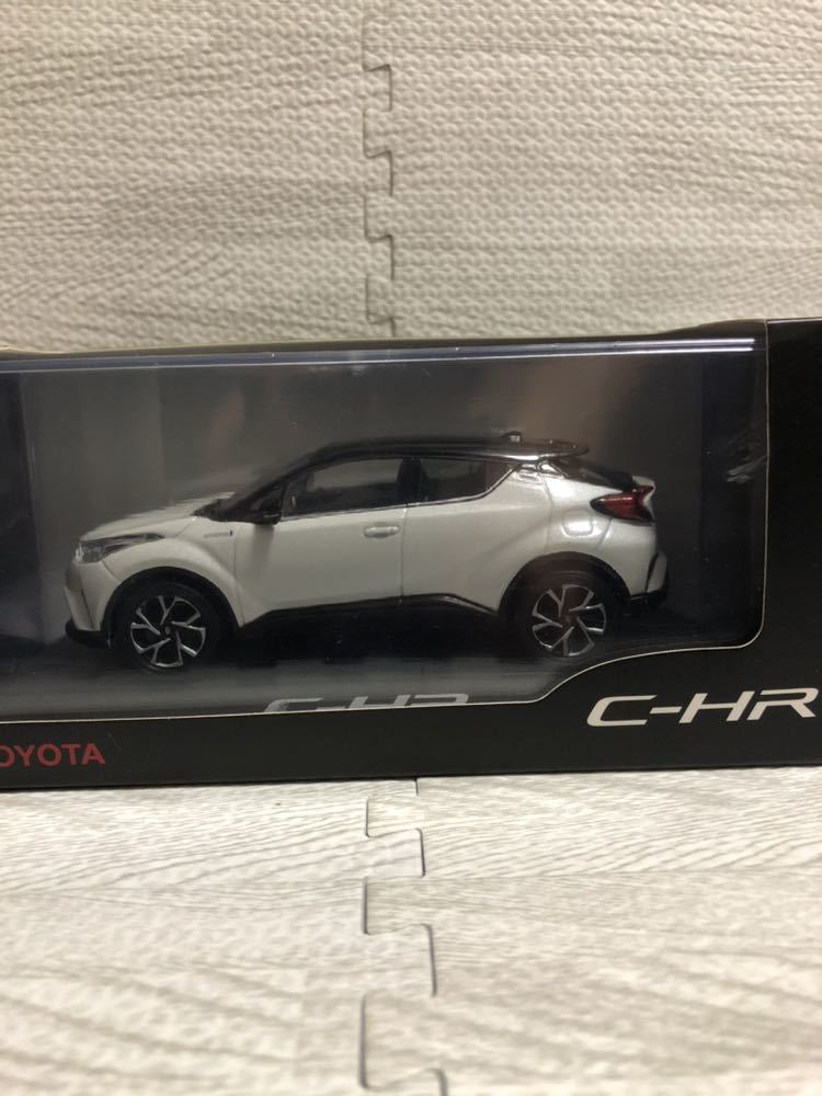 超歓迎 2トーン 新型C-HR トヨタ 1/30 非売品 ミニカー ブラック×ホワイトパールクリスタルシャイン カラーサンプル 乗用車 超歓迎 2トーン 新型C-HR トヨタ 1/30 非売品 ミニカー ブラック×ホワイトパールクリスタルシャイン カラーサンプル 乗用車