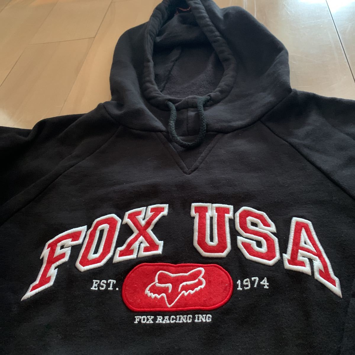【FOX Racing inc】フォックス スウェット パーカー BMX 刺繍logo Mサイズ 実質XL Supreme 前V ラグラン　FOX ブラック_画像2