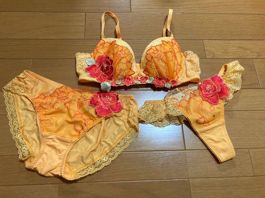 ワコール サルート 82G ミュージカル女優C75 ショーツ2点セット OR