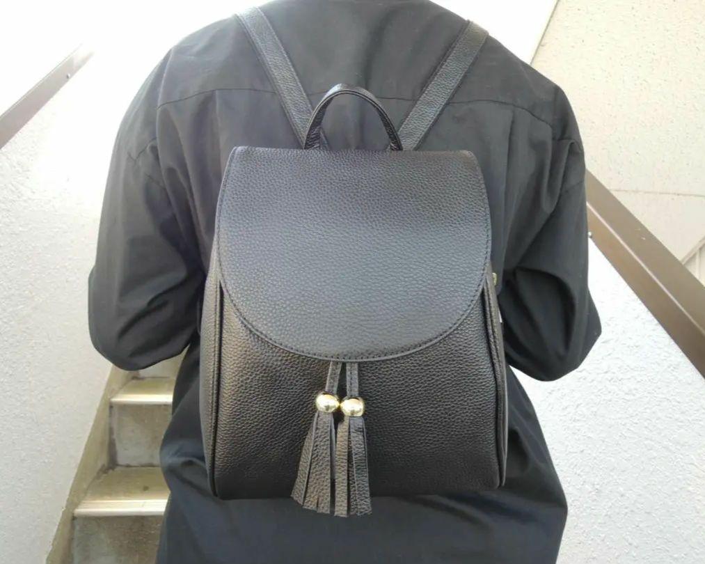新品 送料込☆通常15800円 スクエア 牛革 リュック 小振り