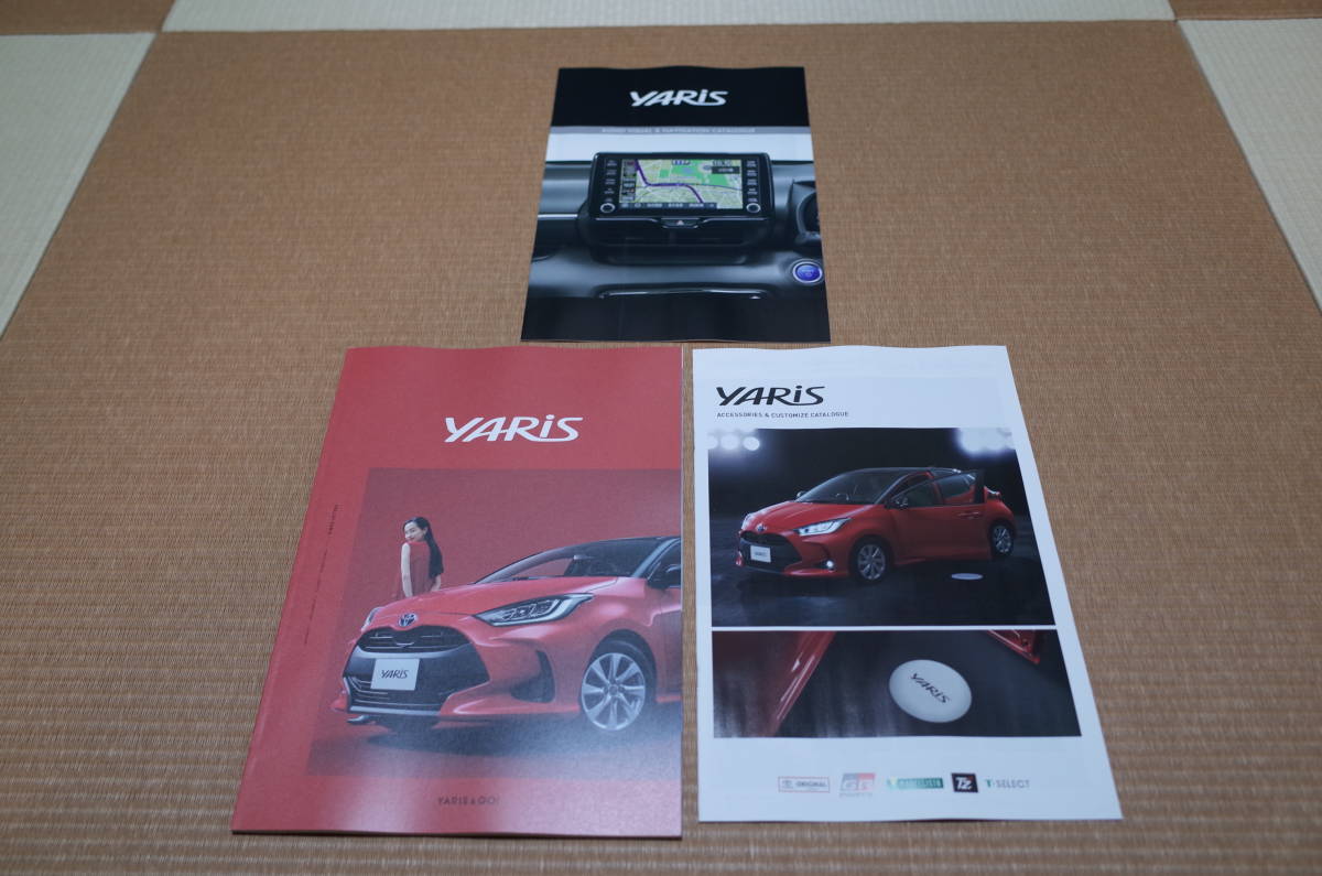 【新型 最新版】トヨタ YARIS ヤリス 本カタログセット 2022年12月版 新品_画像1