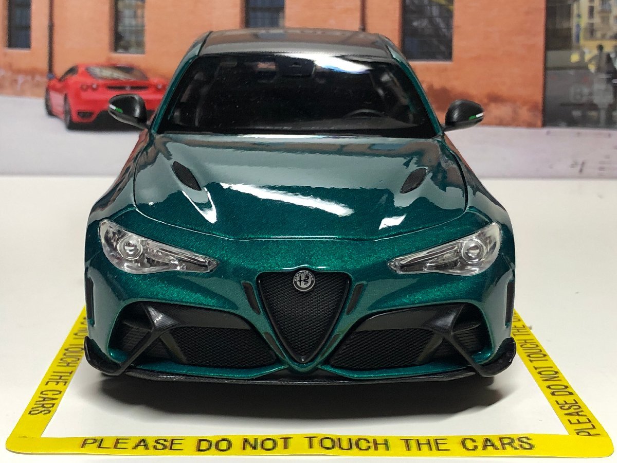 品多く Burago 1/18 ALFA ROMEO GIULIA GTA 2020 Verde Montreal