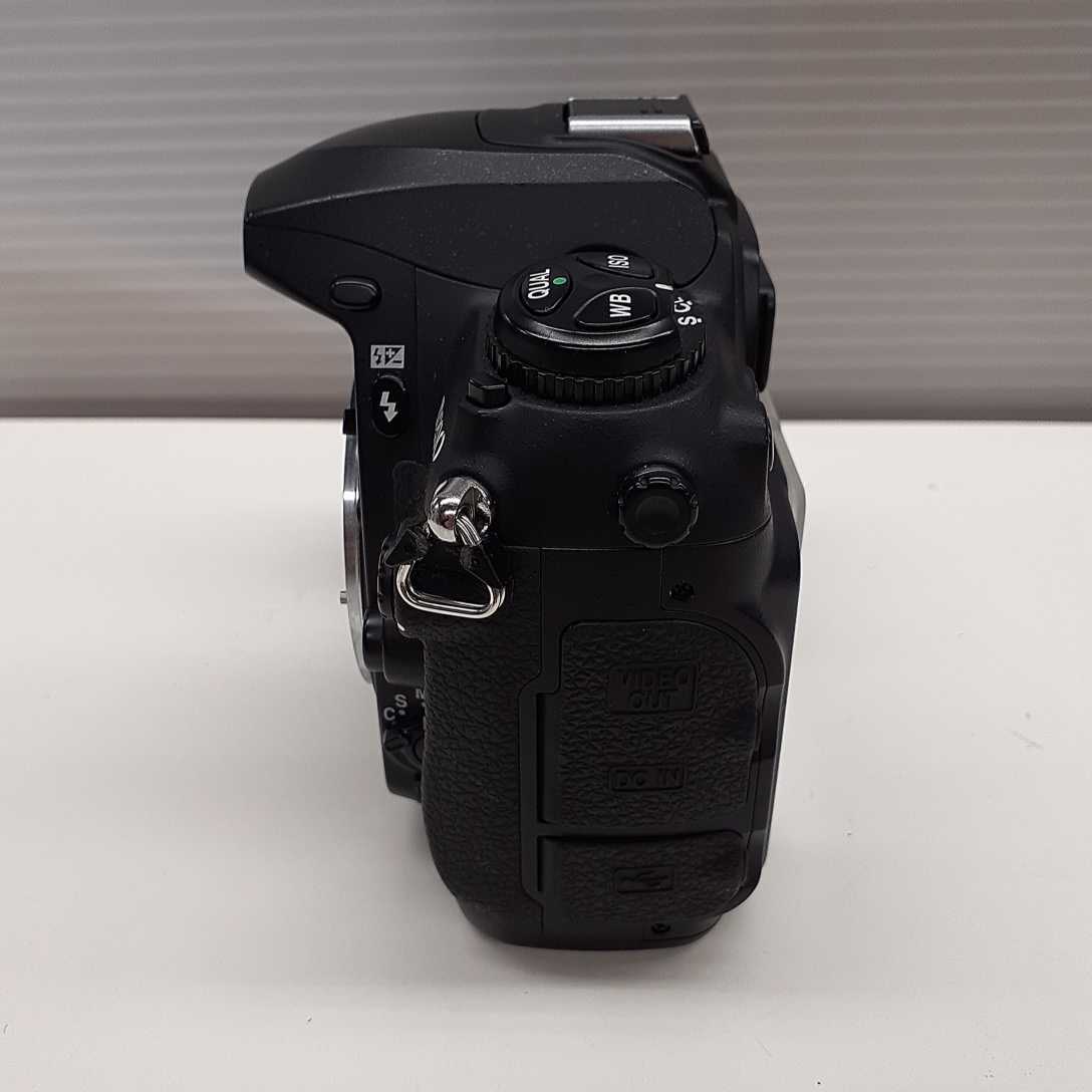 Nikon D200 デジタル一眼 ボディ 箱説明書 充電器 バッテリー等付き 