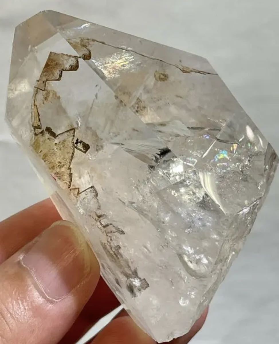 特選 虹入り ファントム水晶ポイント(幻影水晶) 激レア