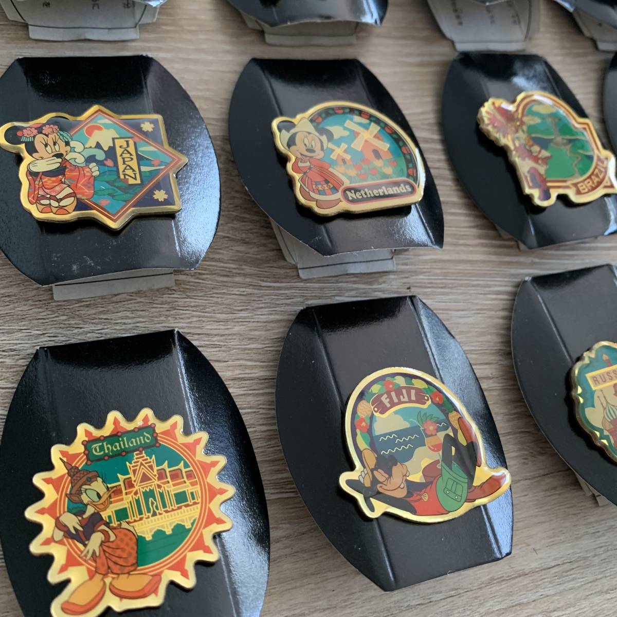 ディズニーピンバッジ!森永ピンズコレクション20個セット! 【数々の