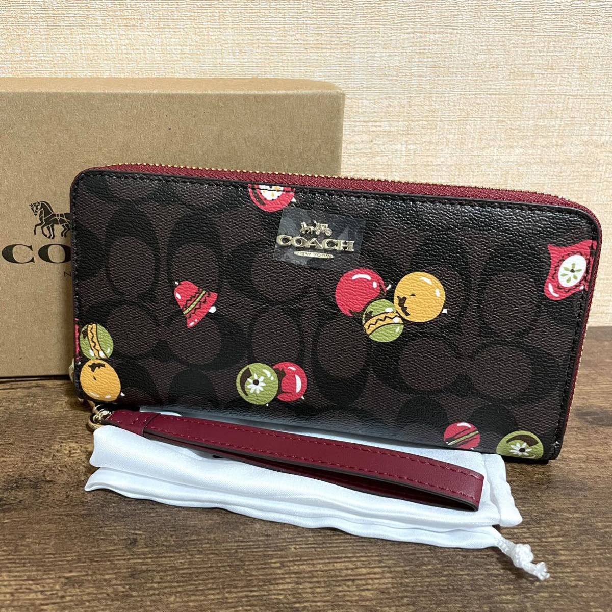 新品 COACH コーチ C7411 シグネチャー ベル柄 鈴 ラウンドファスナー