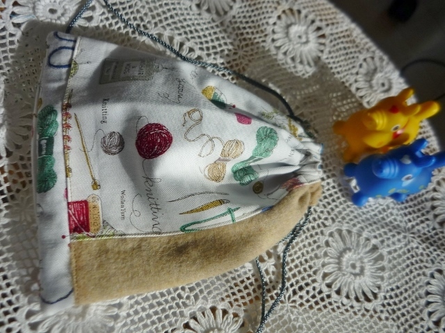 ハンドメイド☆編み物の季節にピッタリ　ねこ　使いやすい２点セット　フンワリトートと巾着