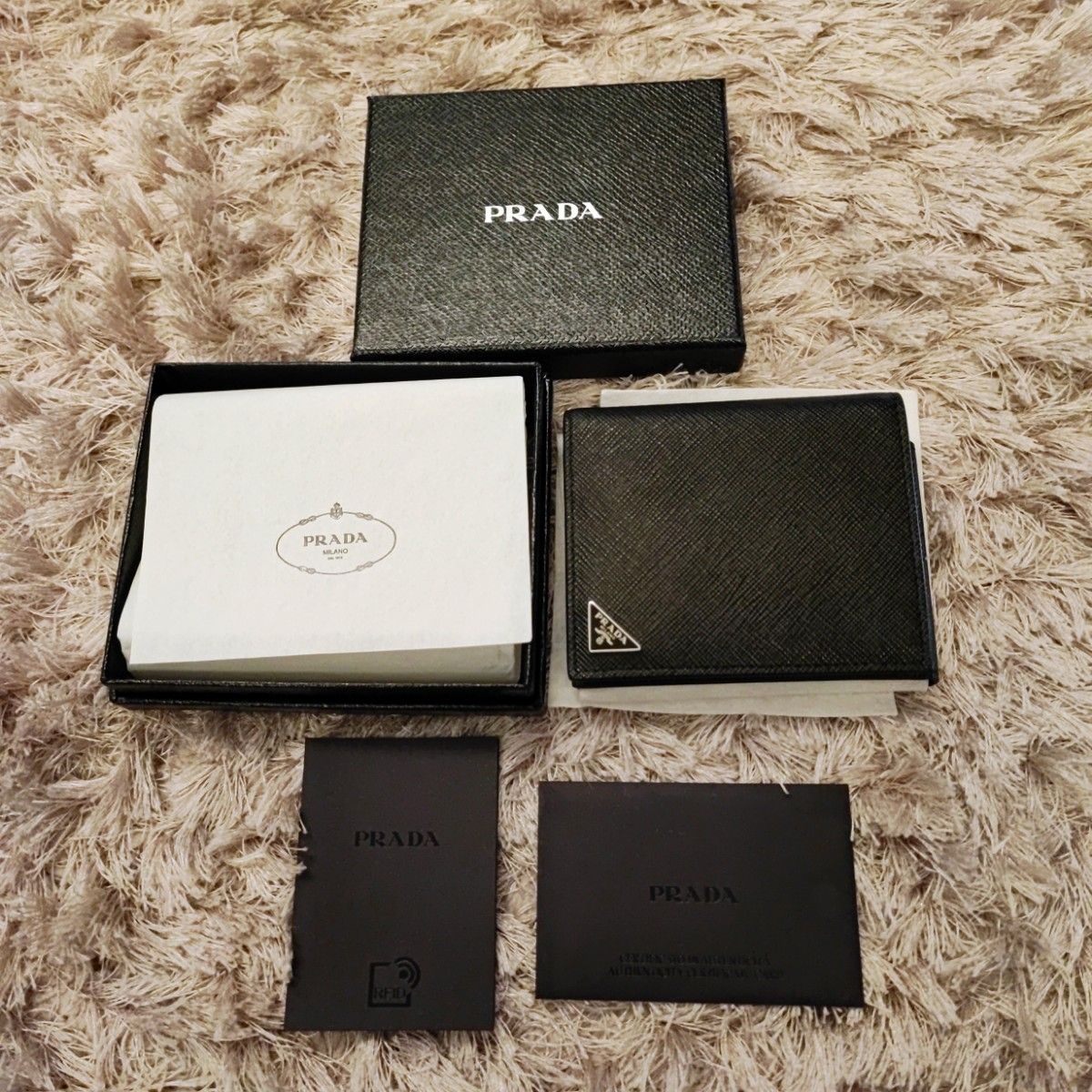 PRADA プラダ 二つ折り財布 折財布 メンズ ブラック｜PayPayフリマ