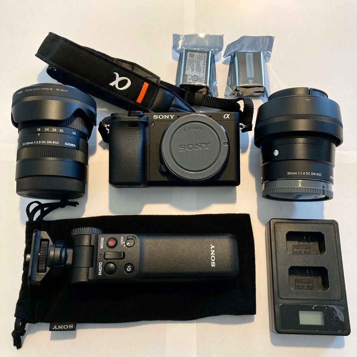 SONY ミラーレス一眼 α6400 SIGMA 30㎜ F1 4 DC DN & 18-50㎜ F2 SONY ミラーレス一眼 α6400 SIGMA 30㎜ F1 4 DC DN & 18-50㎜ F2