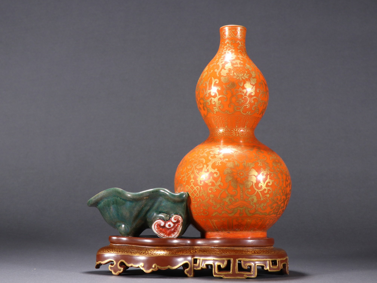待望☆】 『清・乾隆年製款・古陶磁器・紅釉描金花卉紋瓢箪瓶・箱付