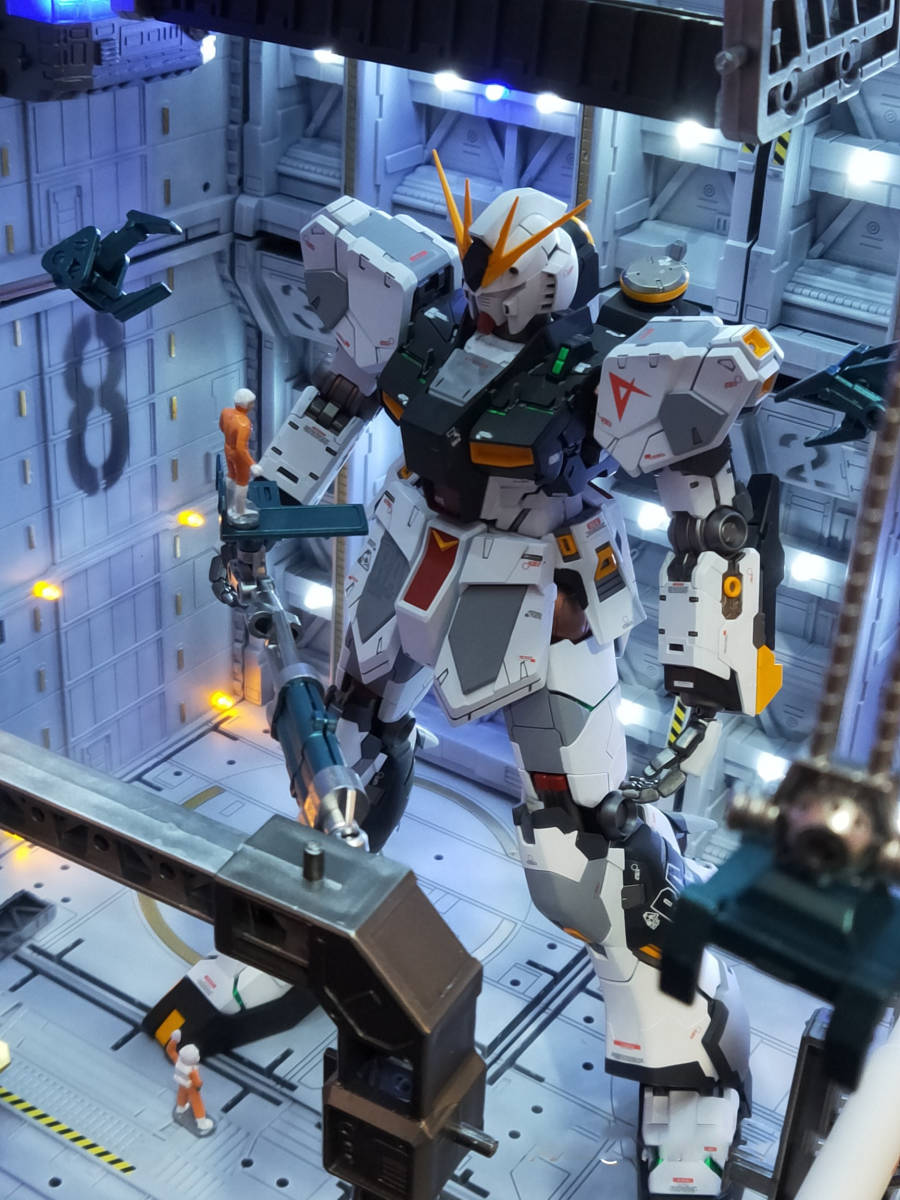現品限り一斉値下げ! ジオラマ作品 ガンダム ホワイト 基地( 格納庫 システムベース 完成品