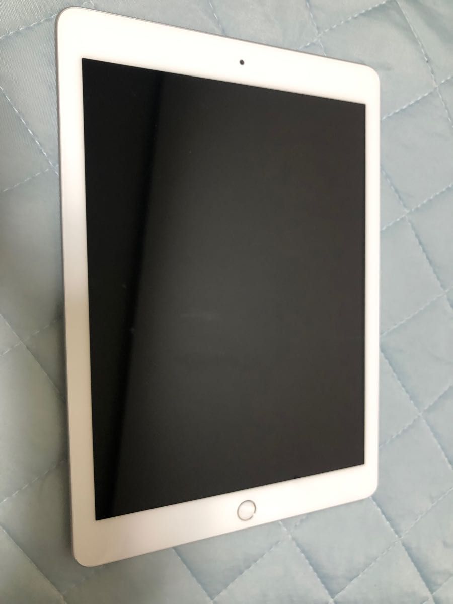 美品 iPad 第6世代 9.7インチ SIMフリー- 2018 - WiFi - 32GB