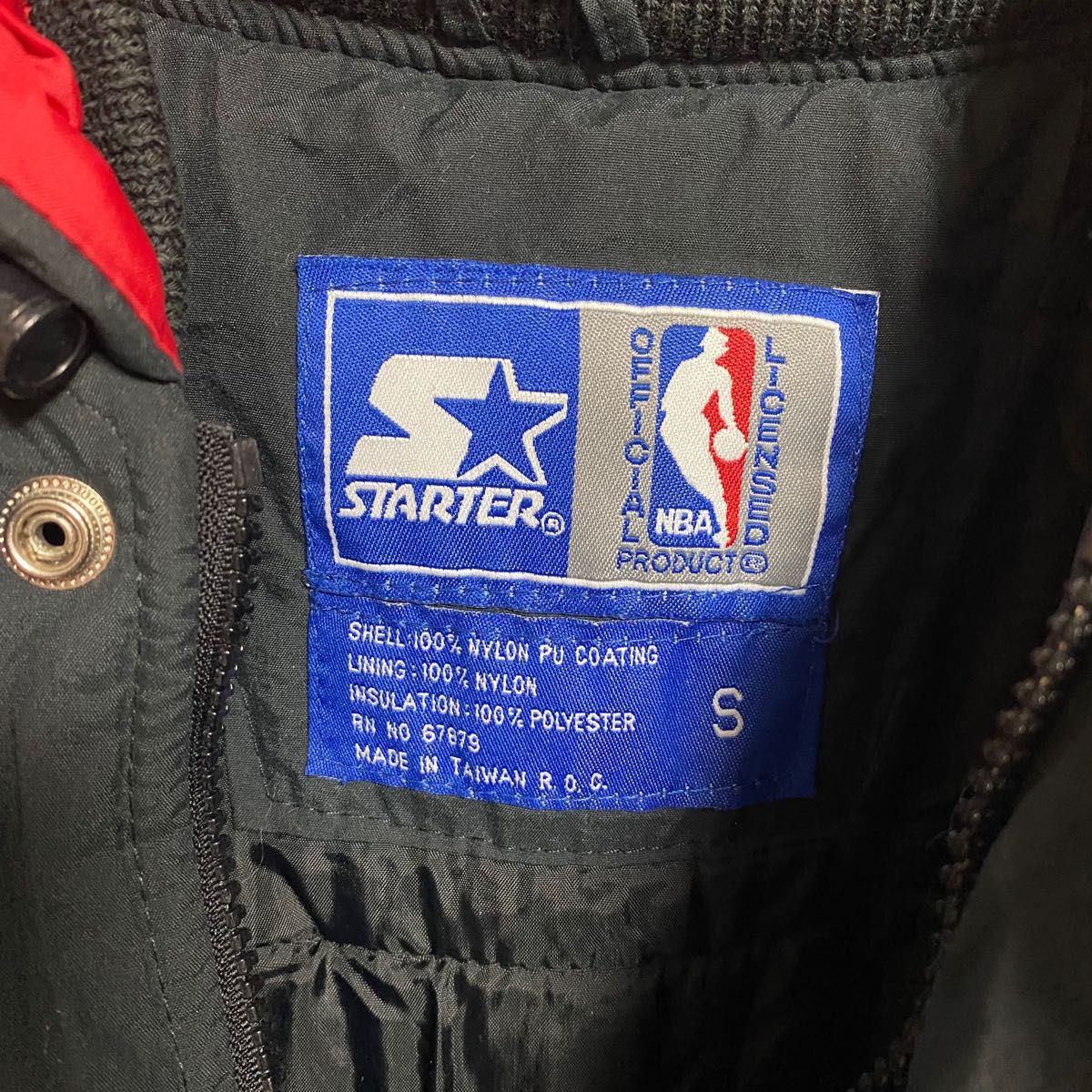 STARTER ブルズ/ビンテージ　中綿ナイロンジャケットオフィシャル　Sサイズ　古着　ユニセックス　NBA シカゴブルズ