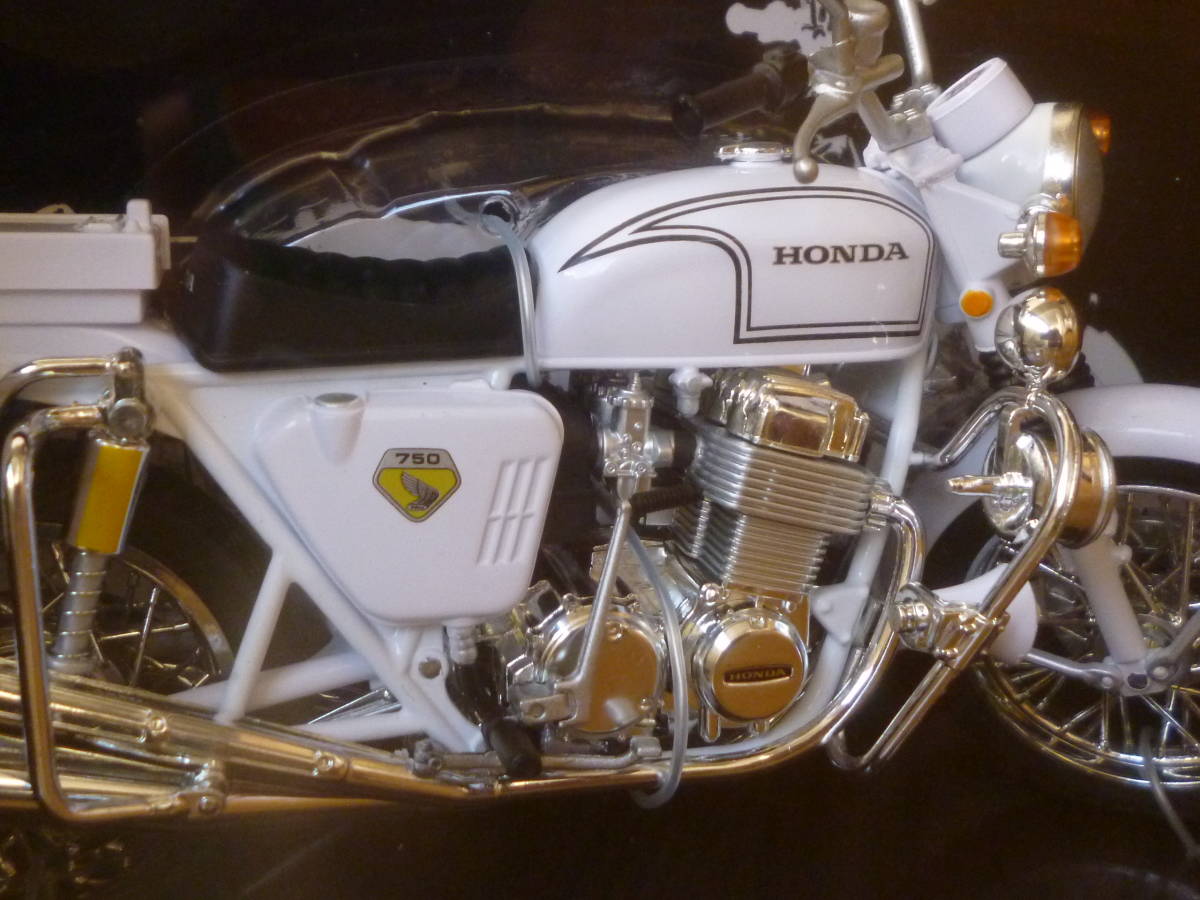 希少・新品・未開封／1/12　ホンダ　CB750FOUR　白バイ　1箱／アオシマ　完成品　スカイネット　HONDA_画像6