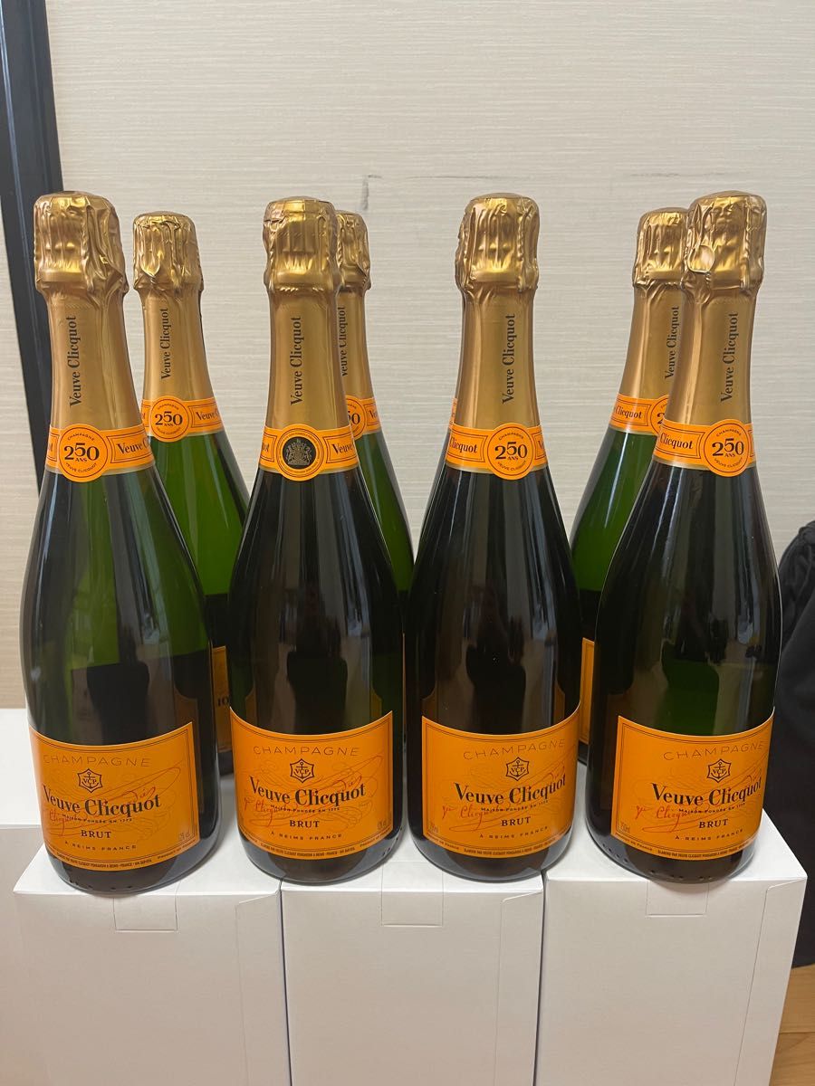 ヴーヴ･クリコ イエローラベル･ブリュット 正規品 VEUVE CLICQUOT YELLOW LABEL 750ml 8本 ドリンク、水、お酒 ワイン