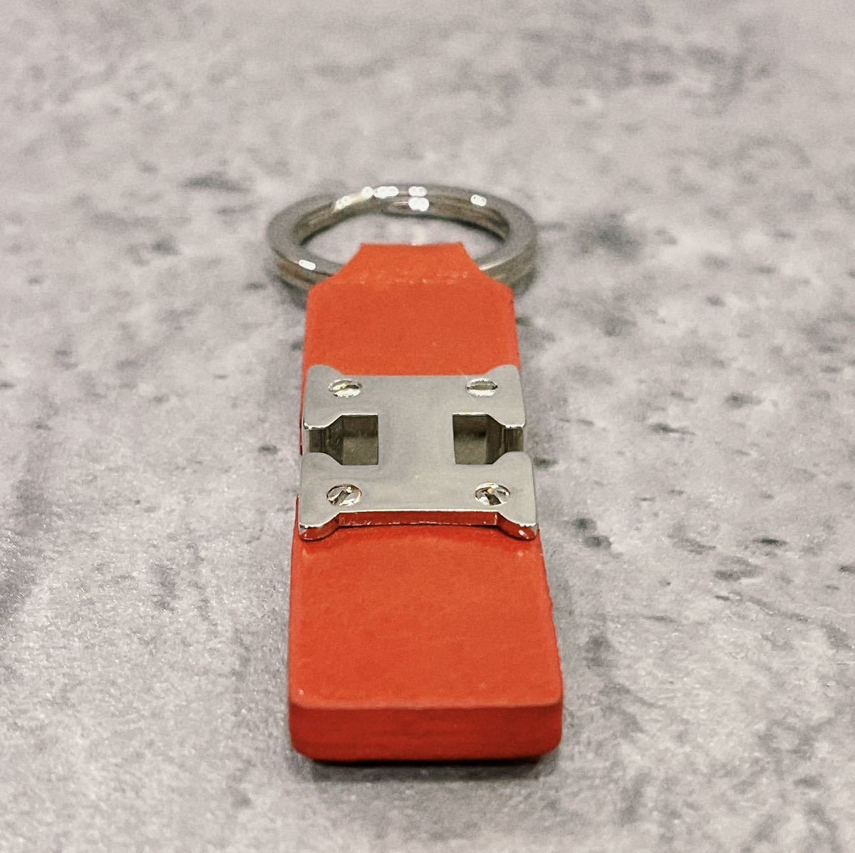 希少 美品 HERMES エルメス キーホルダー キーリング レザー 赤 Hロゴ