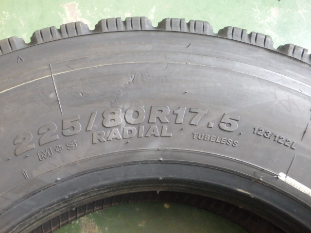 L16172-ブリヂストン W910 225/80R17.5 123/122L 中古 2本セット スタッドレスタイヤ_画像4