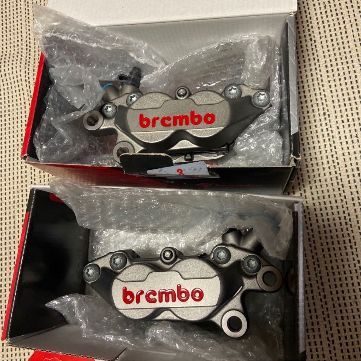 暖色系 新品 ブレンボ キャリパー 40mm 右 チタンカラー brembo - 通販