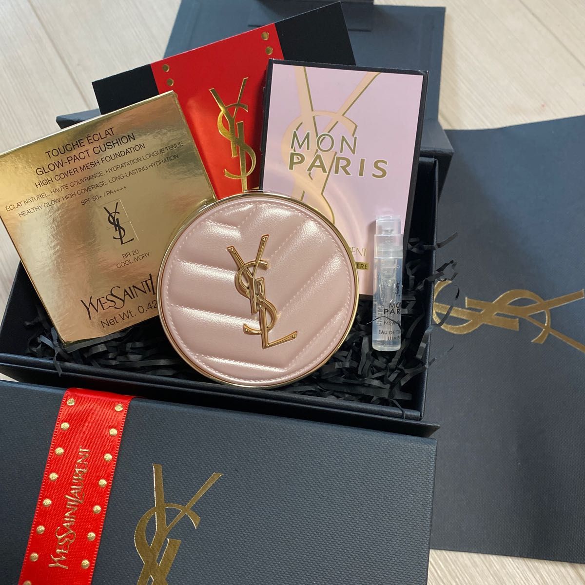 YSL イヴサンローラン ファンデーションとミニ香水ギフトボックス