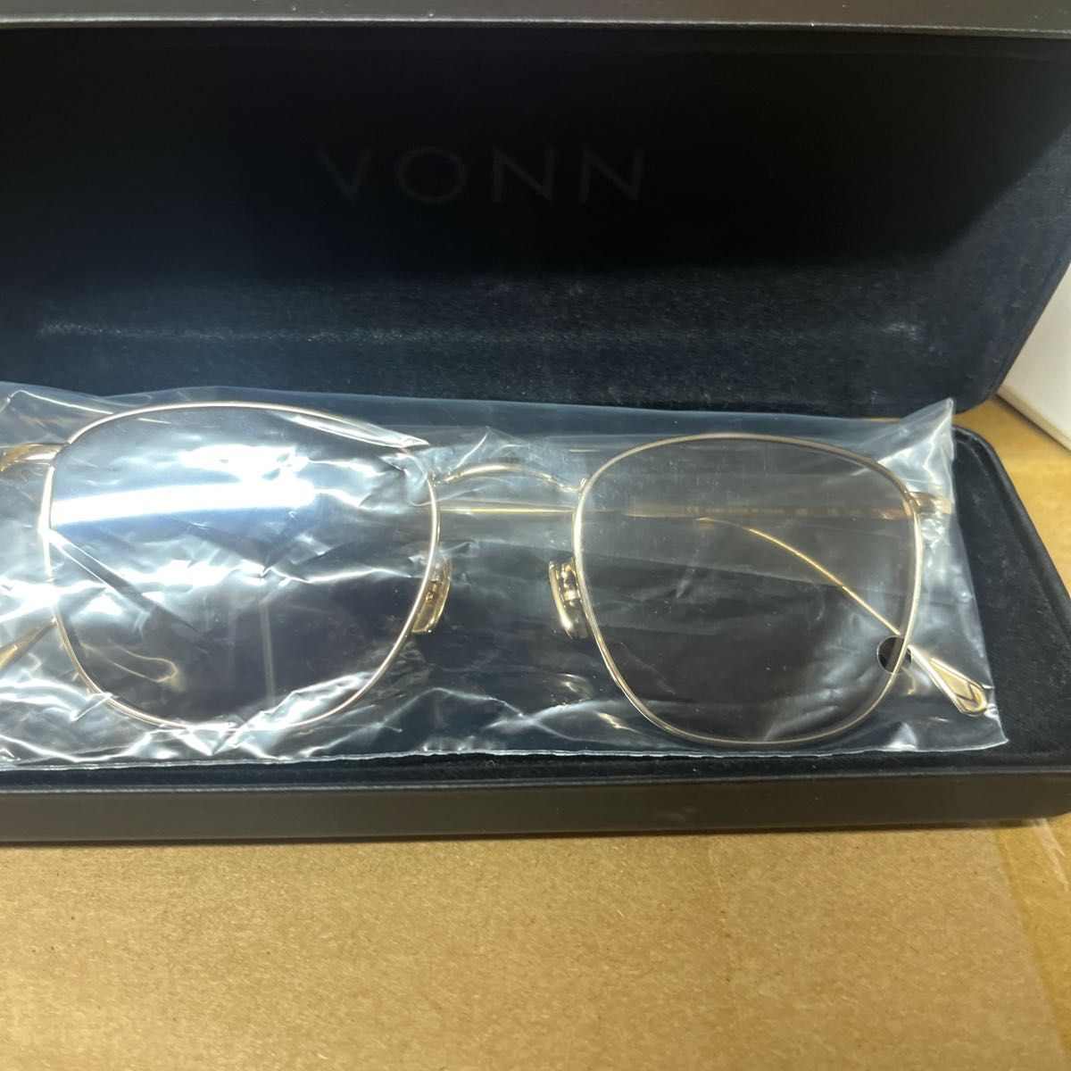 VONNサングラス Sara/Gold(Sunglasses)VM-024-1-S/SARA:49.19-145