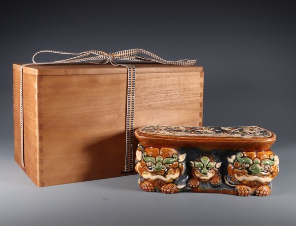 【瓏】陶磁器 三彩獅子枕 遼金時期 染付 置物擺件 古賞物 中国古美術 蔵出