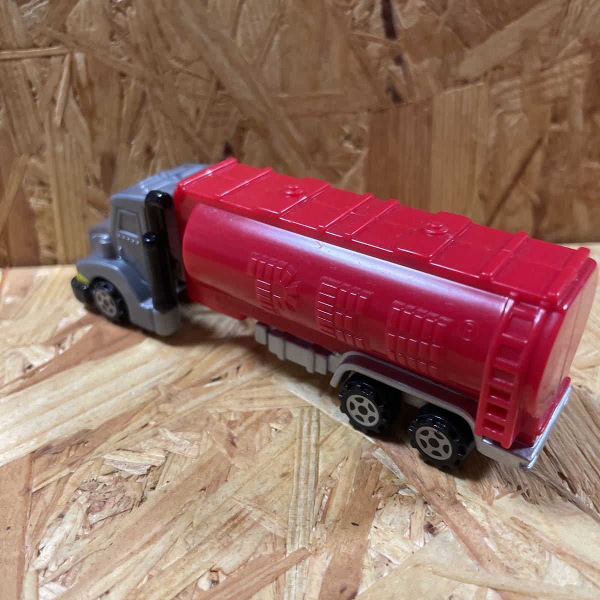PEZ トレーラー タンクローリー トラック ミニカーの画像2