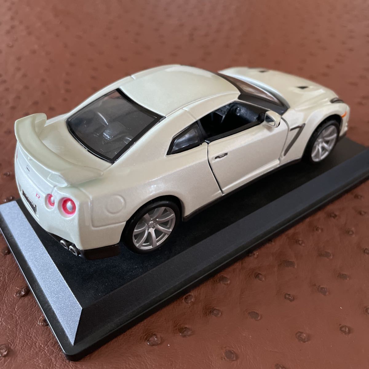ブラーゴ　日産GT-R ミニカー　管理880_画像3