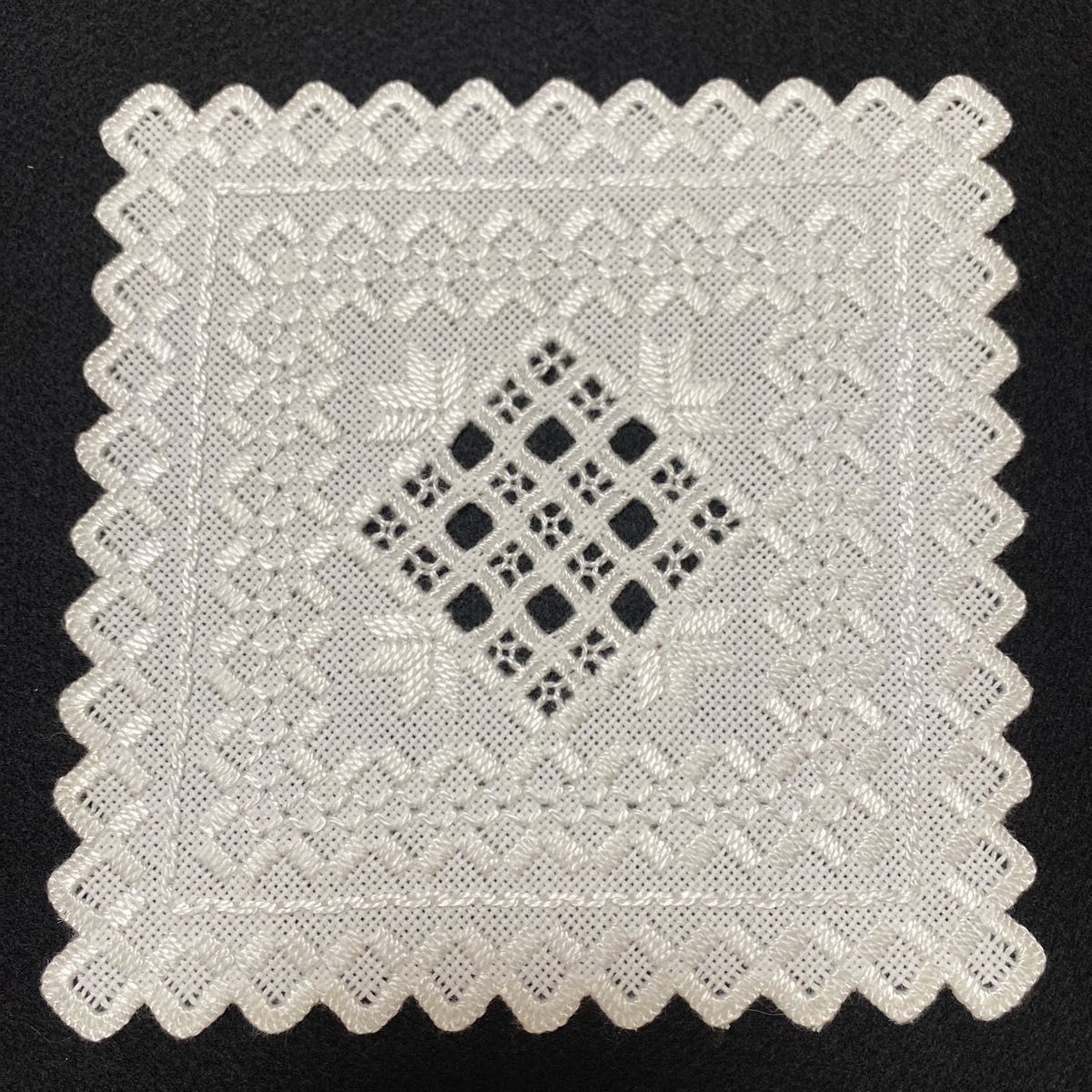ドイリー ハンドメイド ノルウェー伝統刺繍 ハーダンガー④