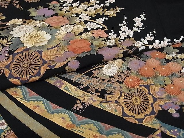 着物屋こころ 豪華黒留袖 駒刺繍 鬘帯花車飛鶴文 金彩 着丈163cm 裄丈 ...