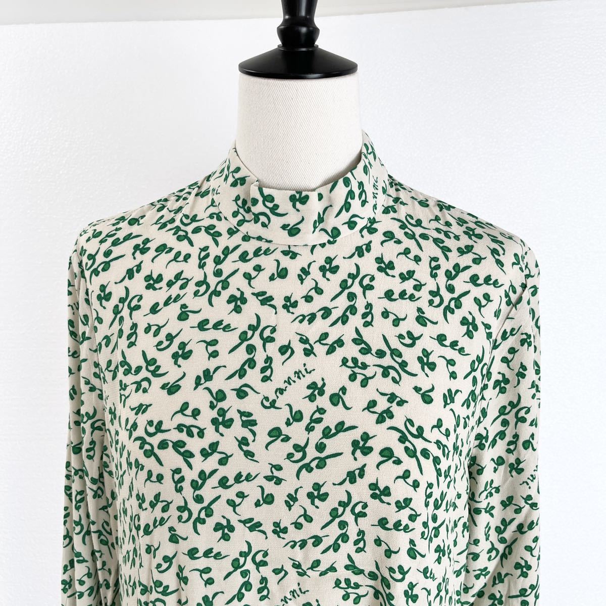 【Ganni】関税込★グリーン ミニワンピース ルーシュ プリント GANNI ガニー ロゴプリント ロングワンピース グリーン XSサイズ
