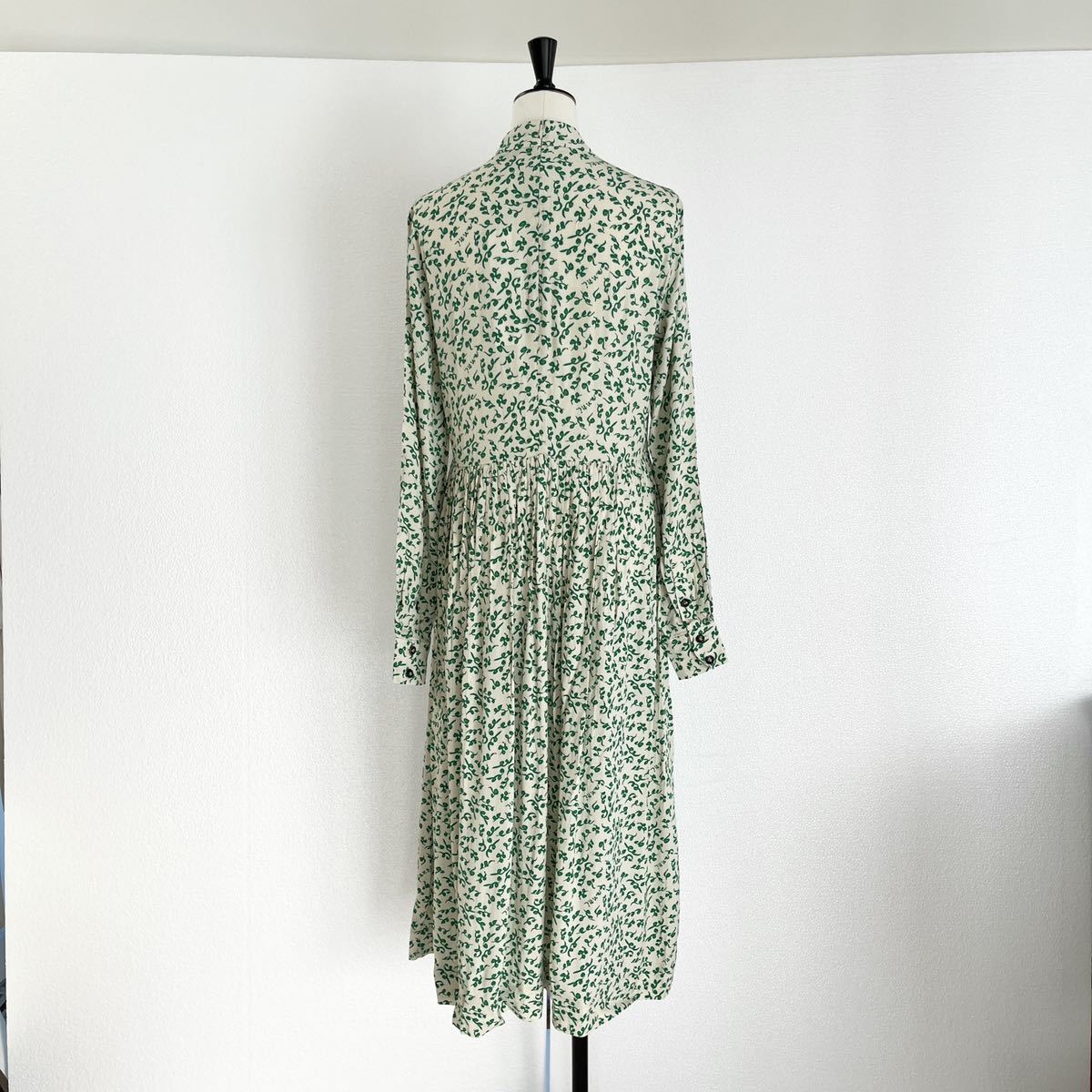 【Ganni】関税込★グリーン ミニワンピース ルーシュ プリント GANNI ガニー ロゴプリント ロングワンピース グリーン XSサイズ